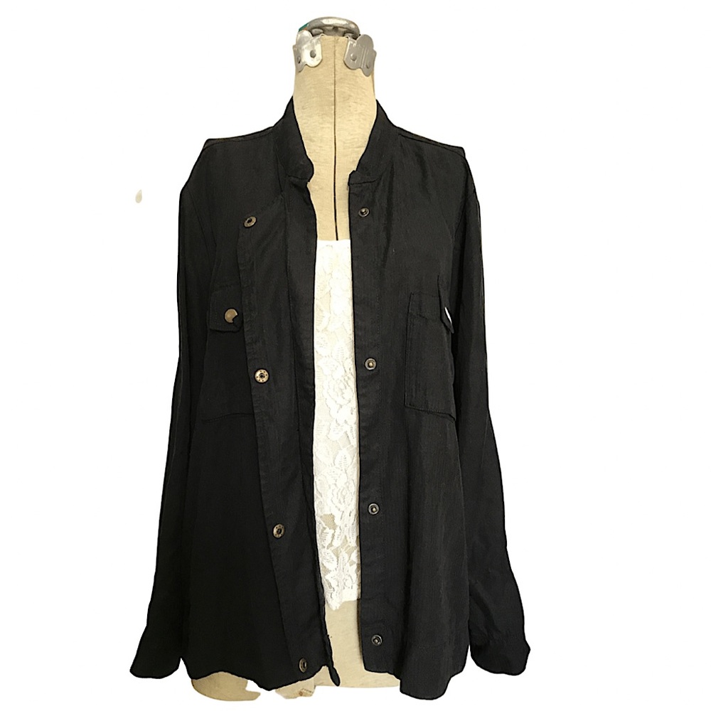 On The Road-Women’s Medium black Tunic jacket with snaps